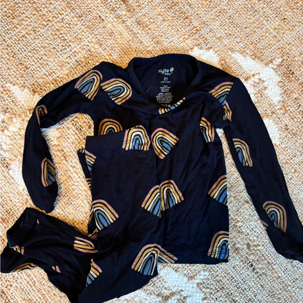 Kyte BABY Black Pajama Set with Rainbow Accents